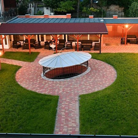 Hotel Barbakan Печ Екстериор снимка