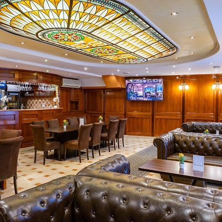 Hotel Barbakan Печ Екстериор снимка