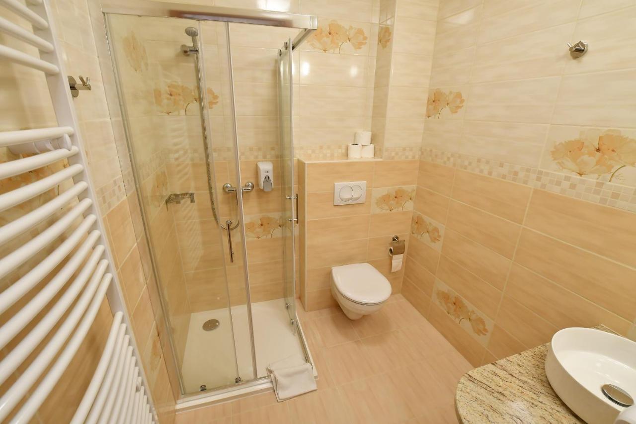 Hotel Barbakan Печ Екстериор снимка