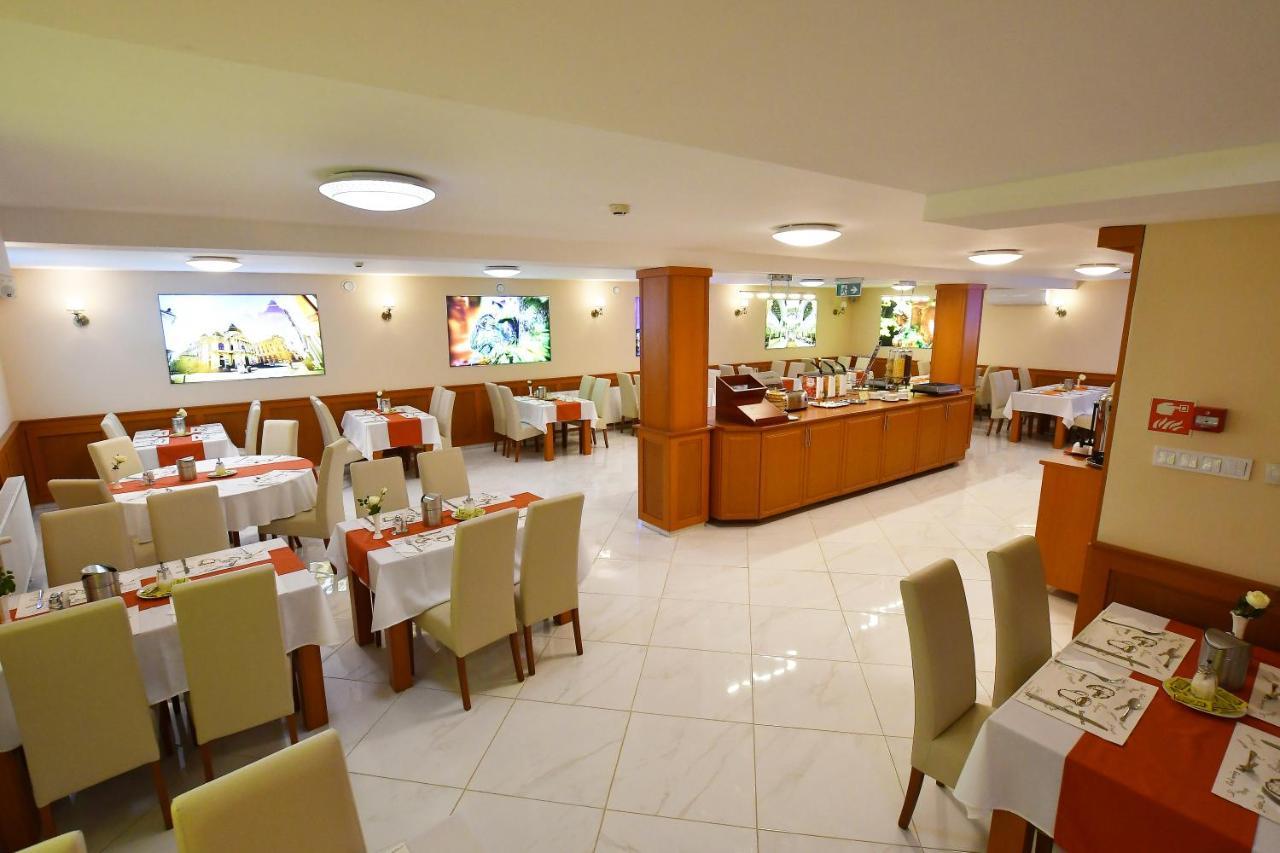 Hotel Barbakan Печ Екстериор снимка