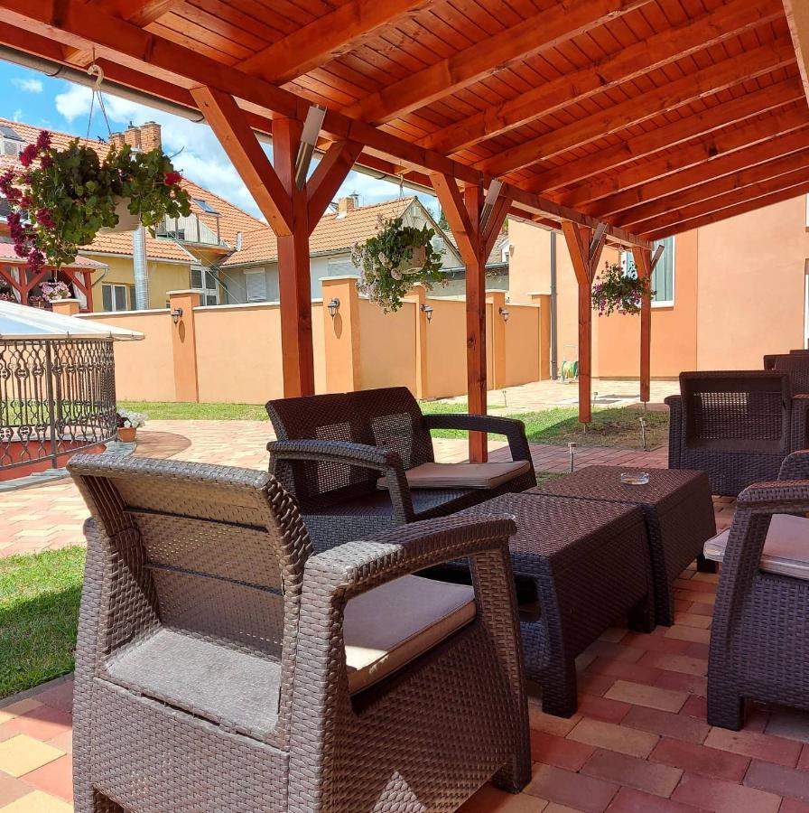 Hotel Barbakan Печ Екстериор снимка