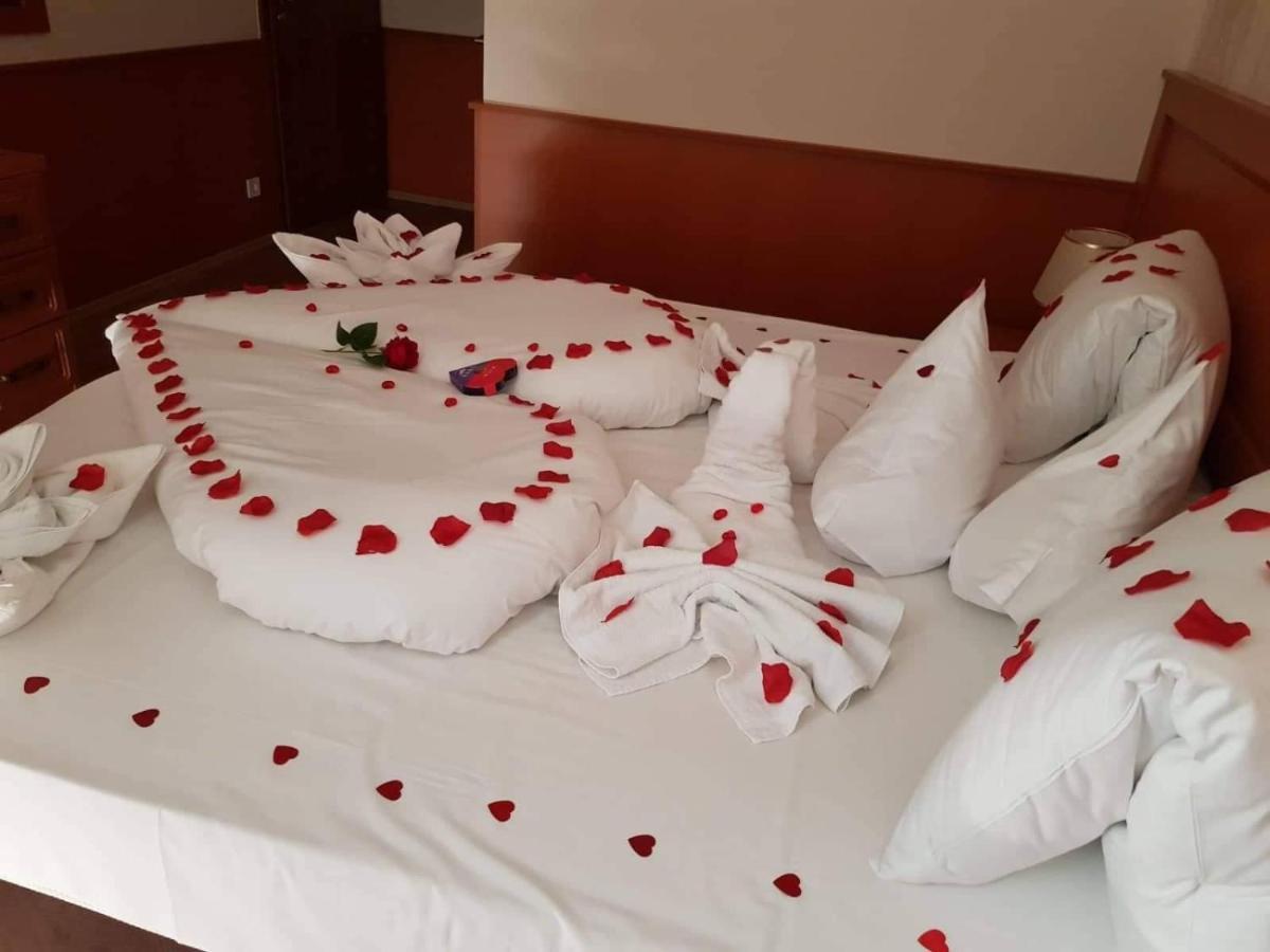Hotel Barbakan Печ Екстериор снимка