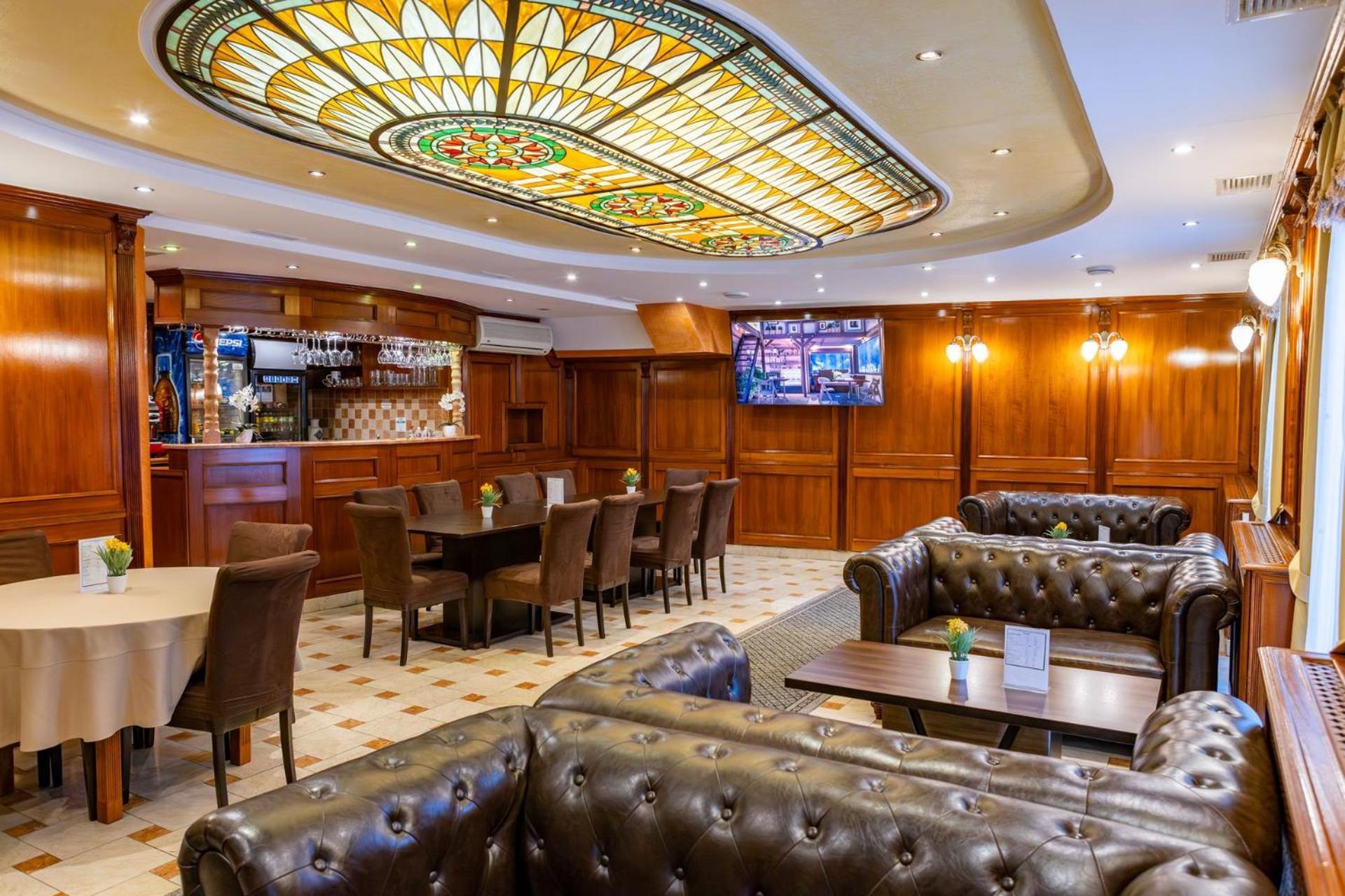 Hotel Barbakan Печ Екстериор снимка