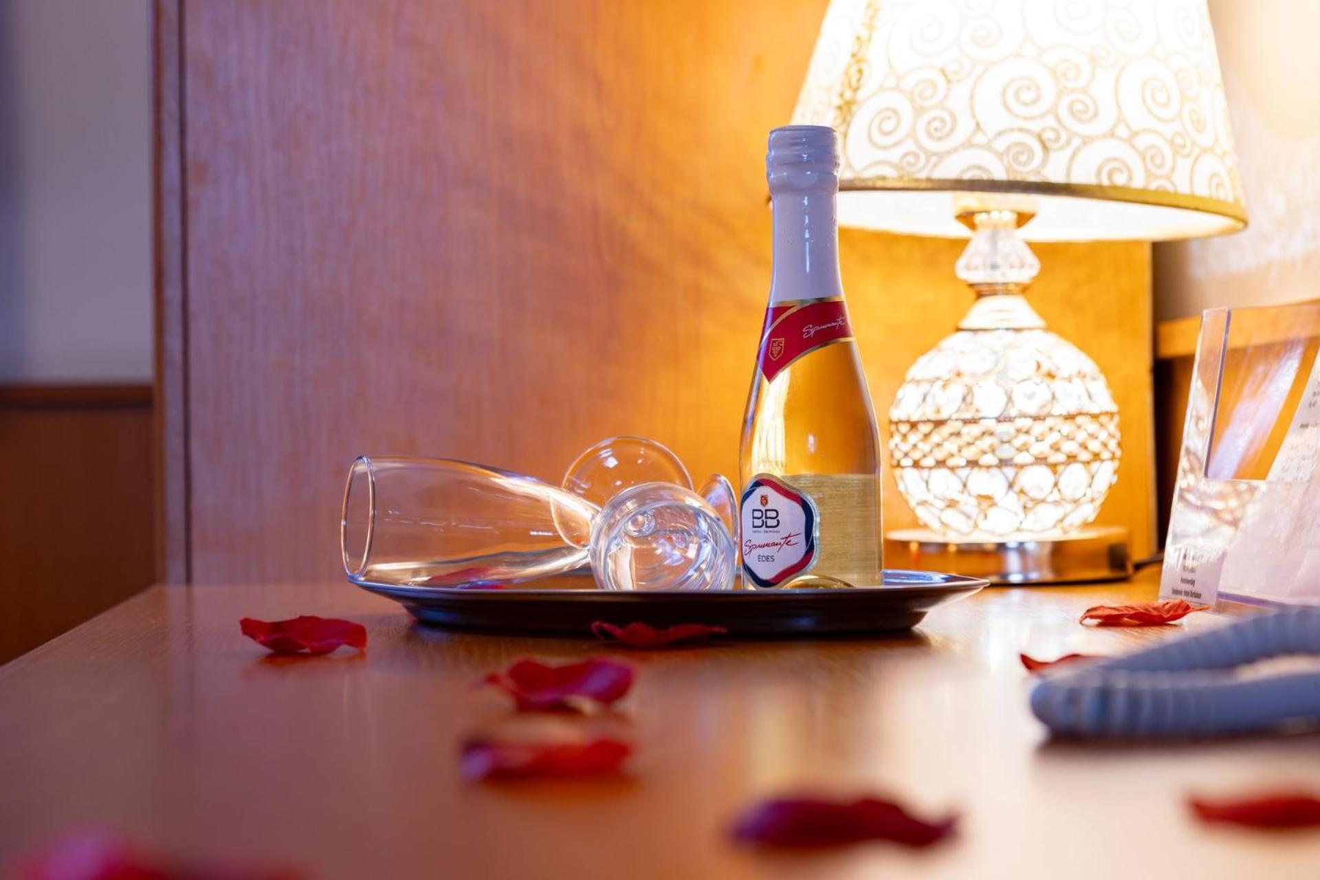 Hotel Barbakan Печ Екстериор снимка