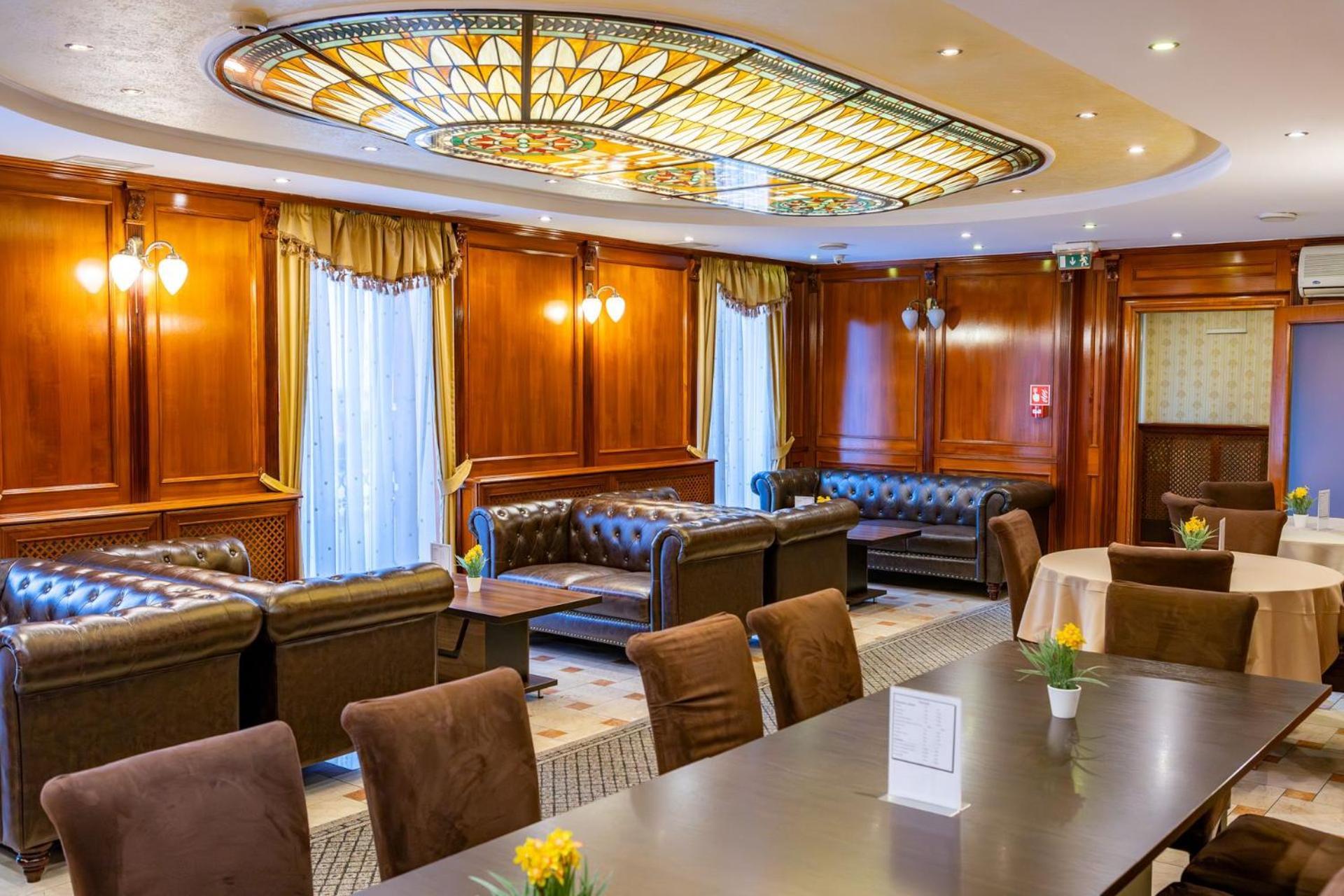 Hotel Barbakan Печ Екстериор снимка
