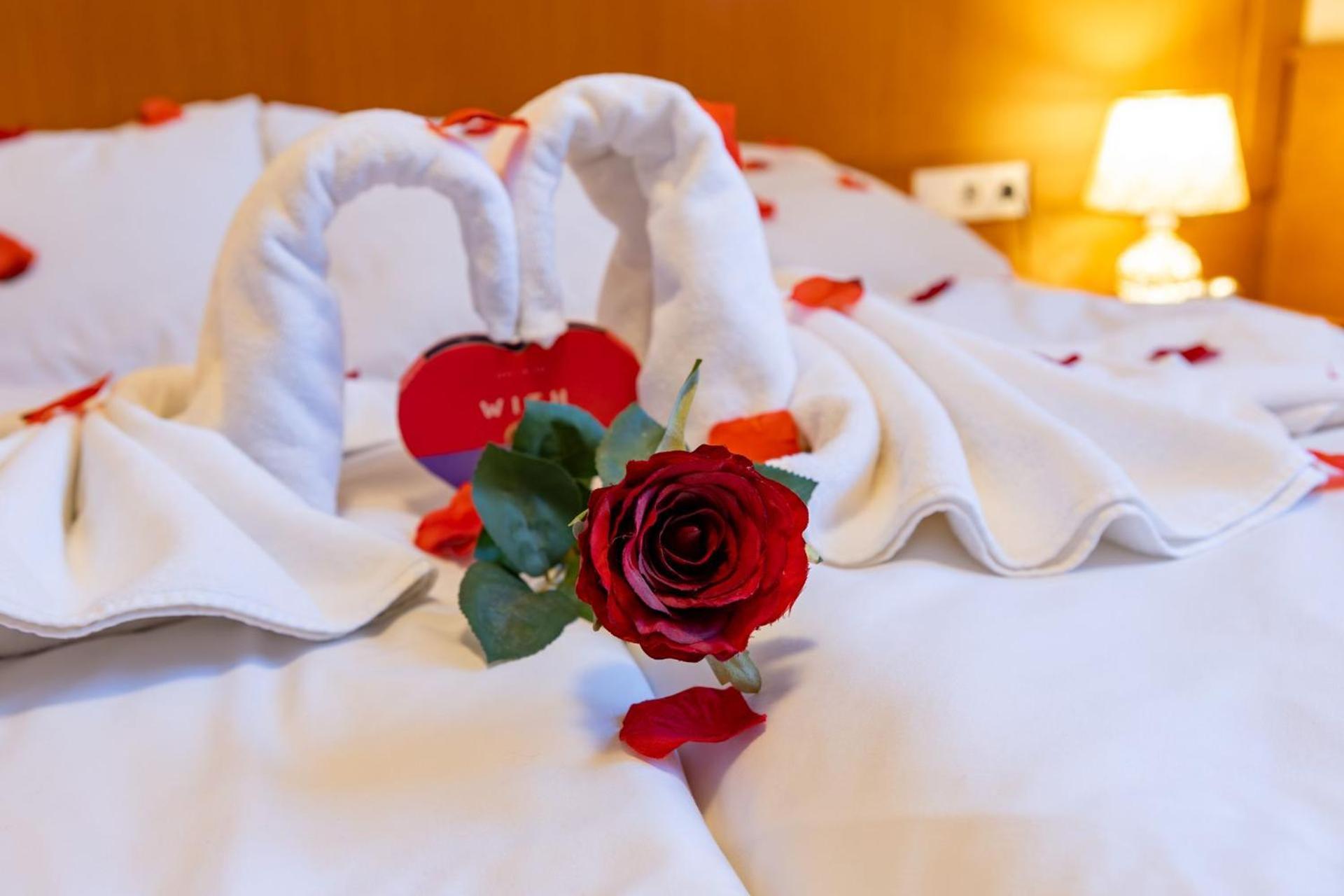 Hotel Barbakan Печ Екстериор снимка