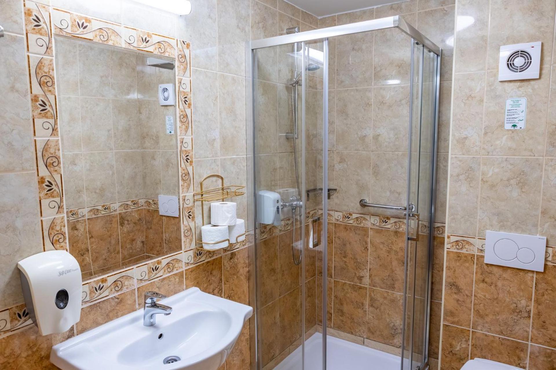 Hotel Barbakan Печ Екстериор снимка