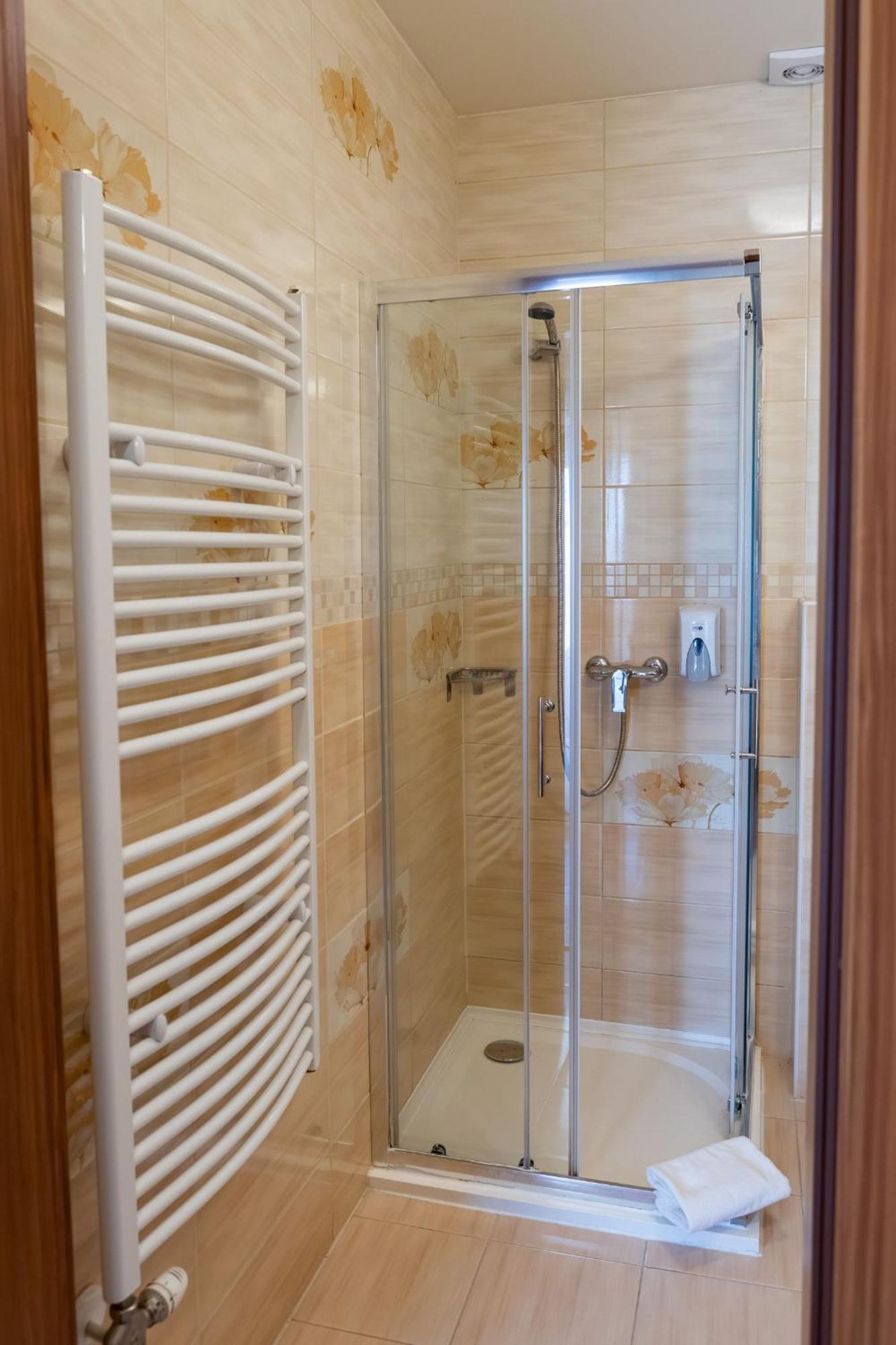 Hotel Barbakan Печ Екстериор снимка
