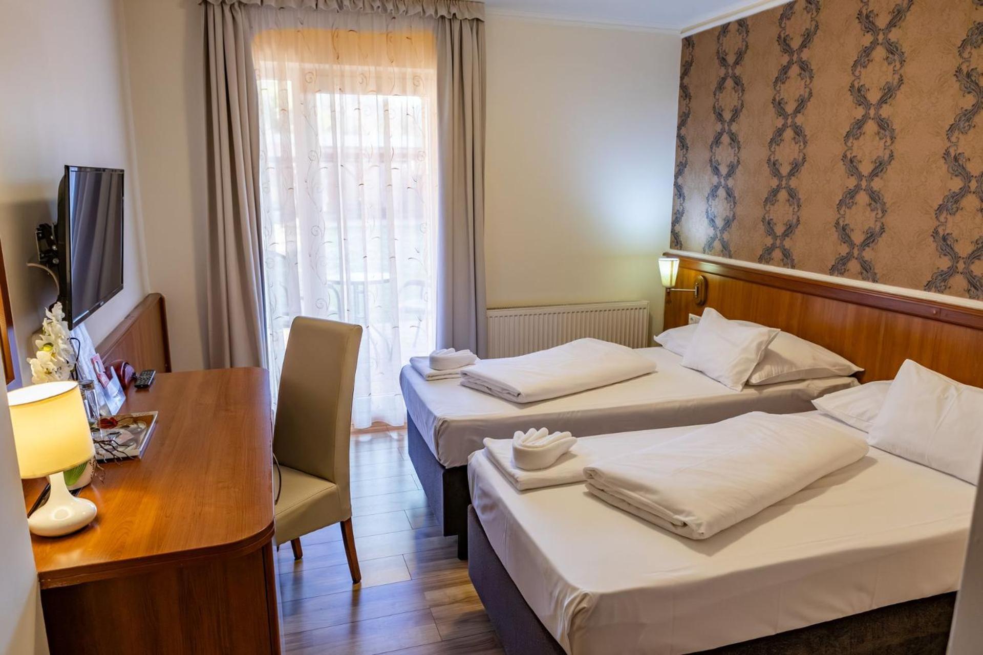 Hotel Barbakan Печ Екстериор снимка