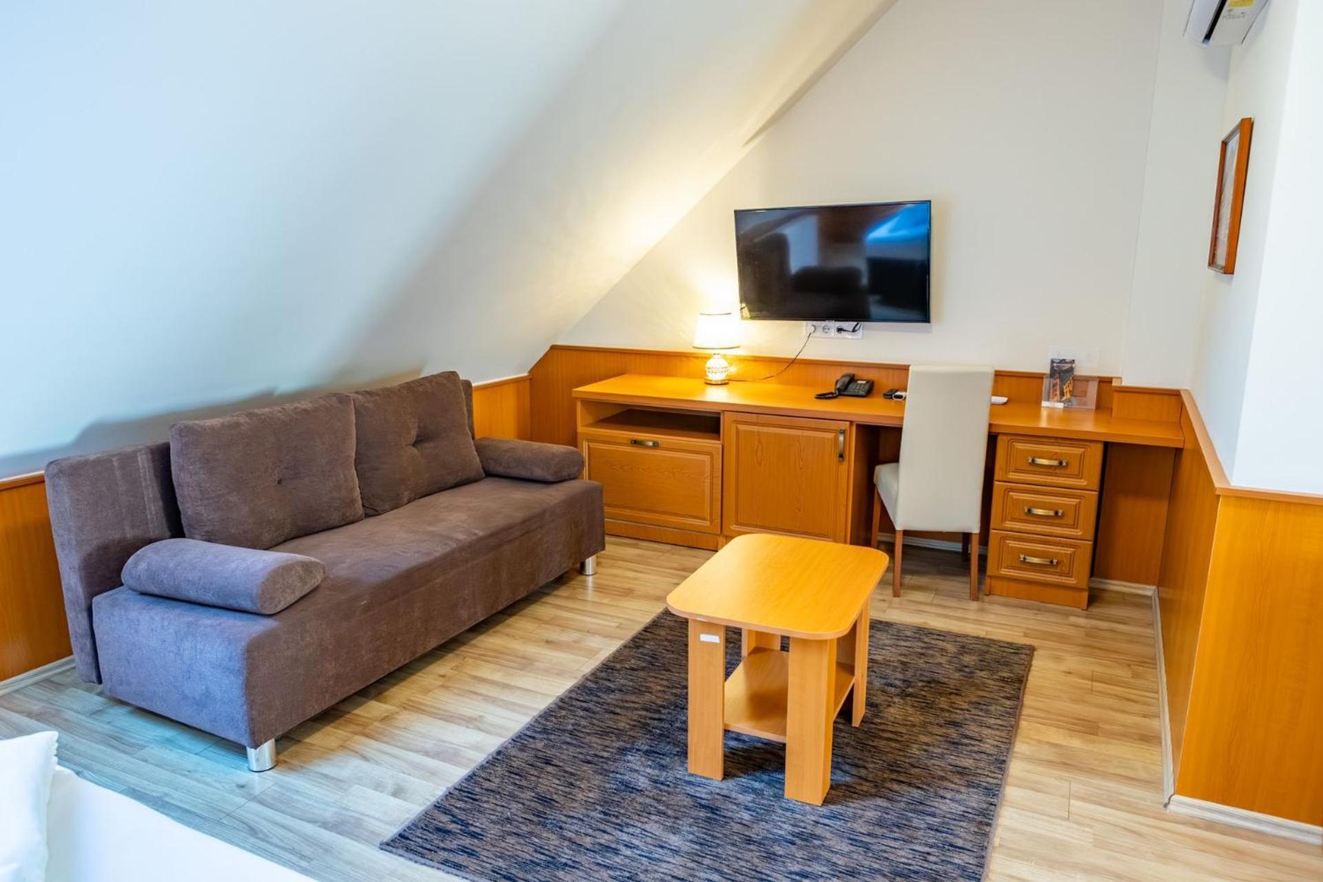 Hotel Barbakan Печ Екстериор снимка