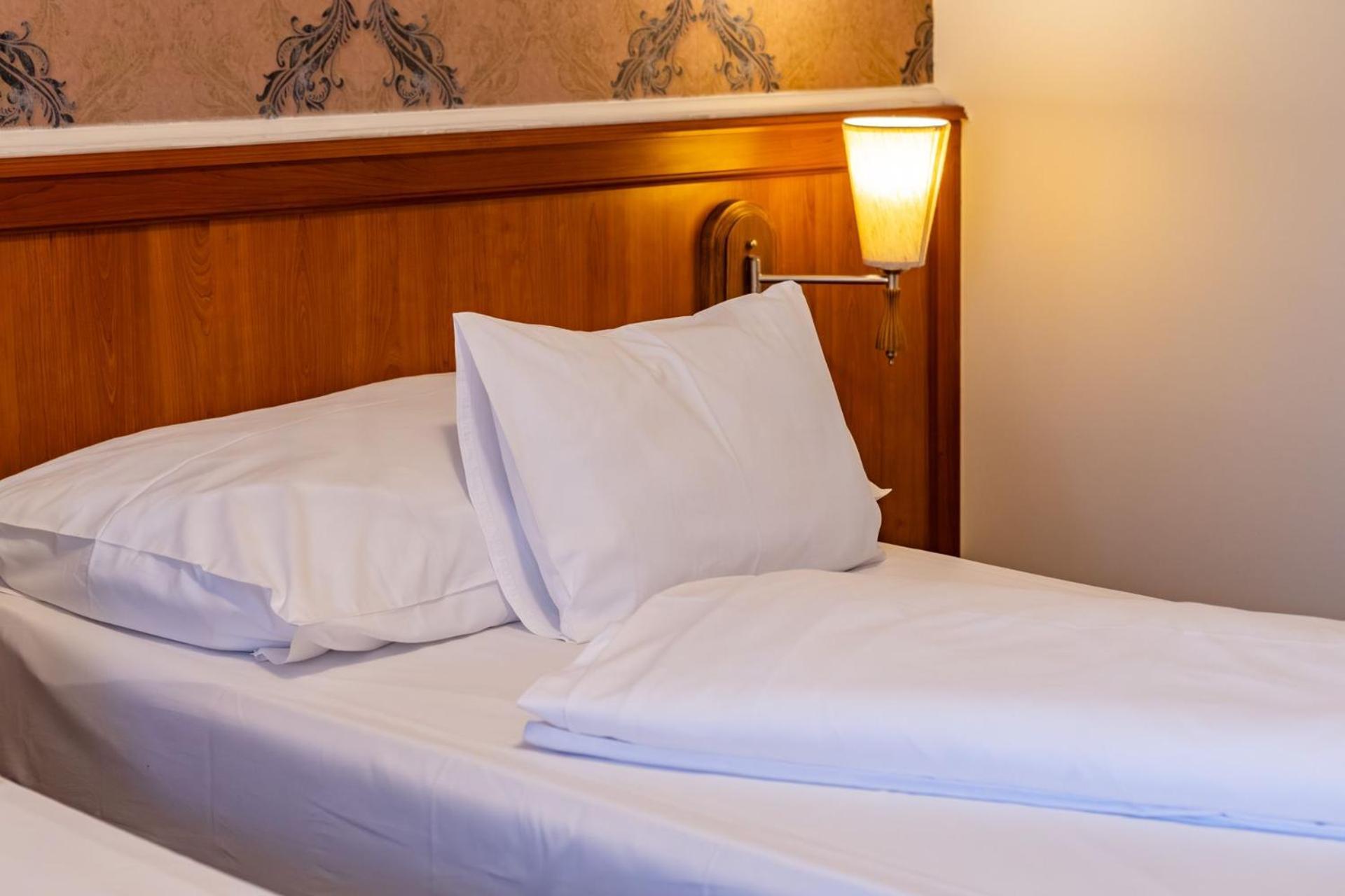 Hotel Barbakan Печ Екстериор снимка