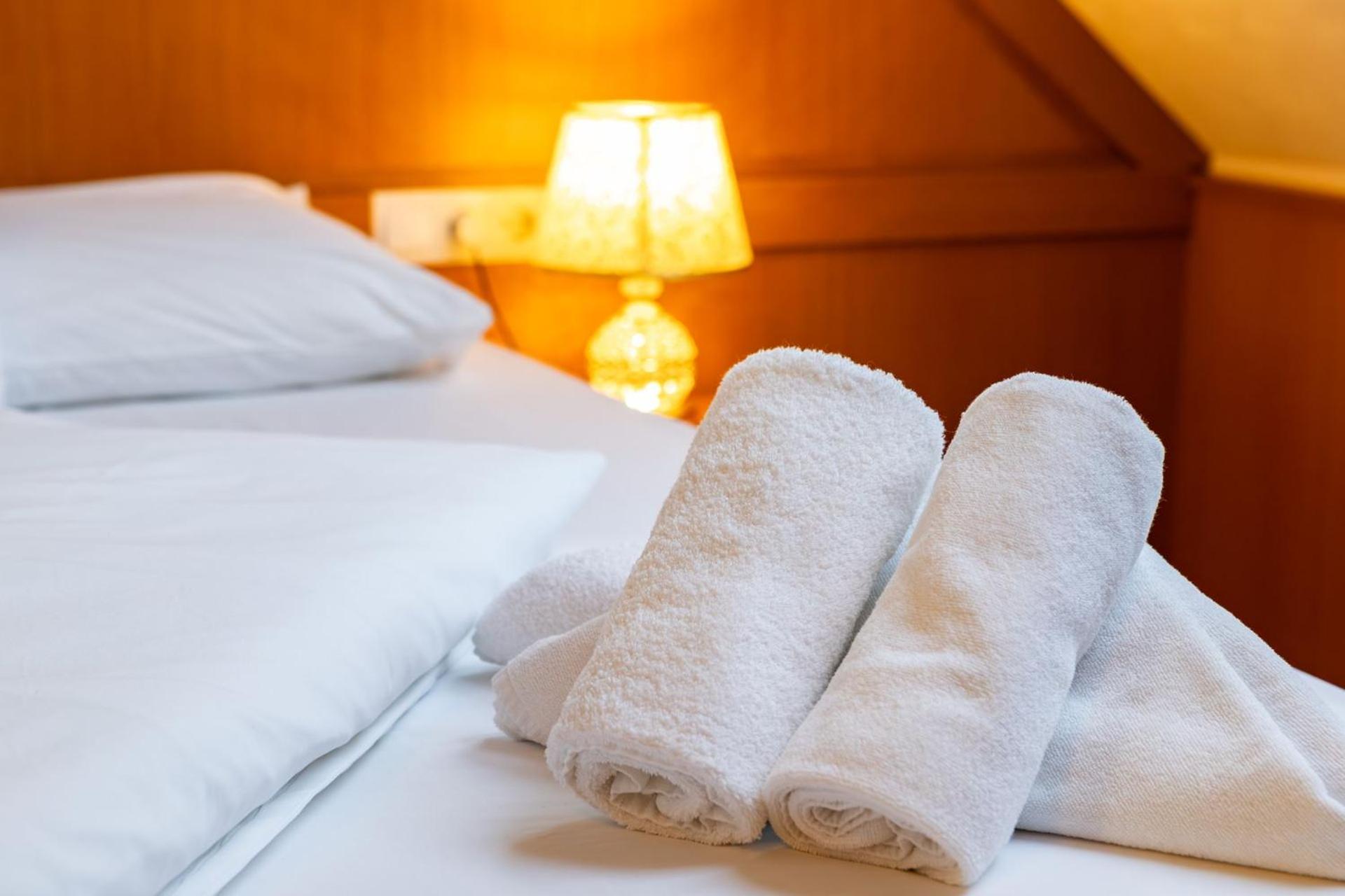Hotel Barbakan Печ Екстериор снимка