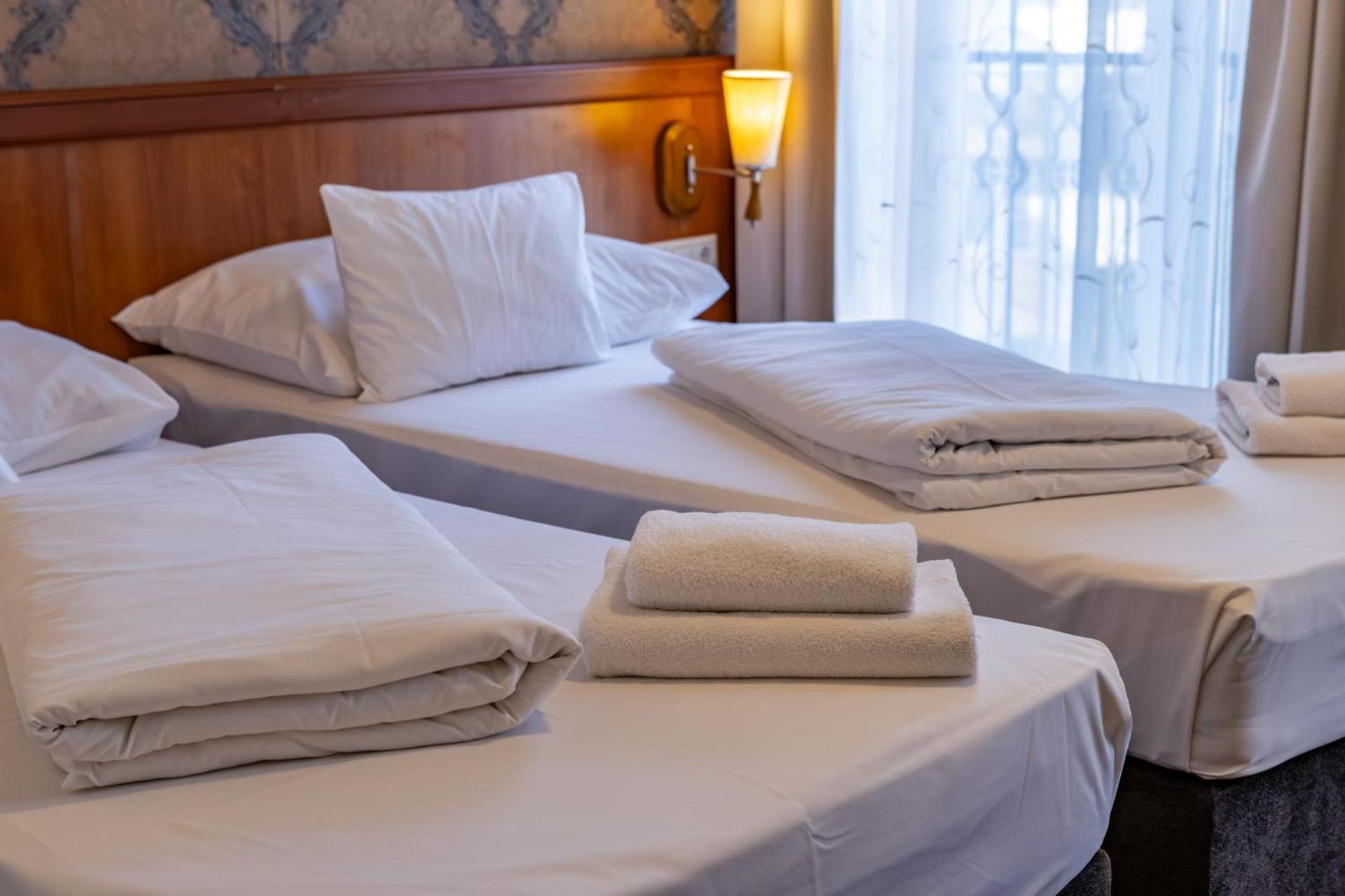 Hotel Barbakan Печ Екстериор снимка